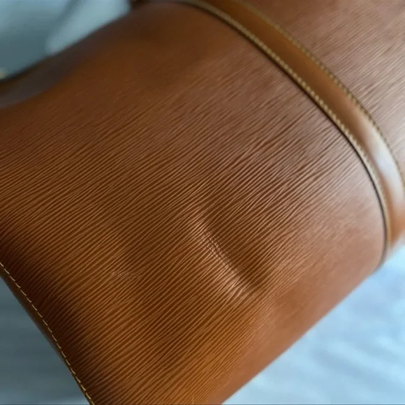 Louis Vuitton Leather Travel Bag - Picture 6 of 13